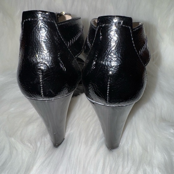 MICHAEL Michael Kors Black Heels with Side Zipper - Picture 4 of 11